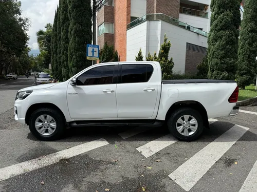 Toyota Hilux 2.4 Mecánica 2020 Diesel 4x4