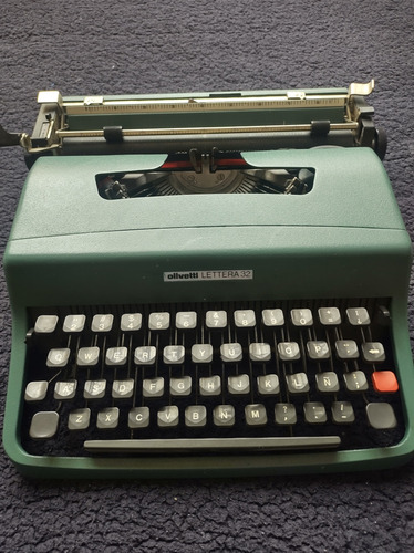 Máquina De Escribir Olivetti Lettera 32 