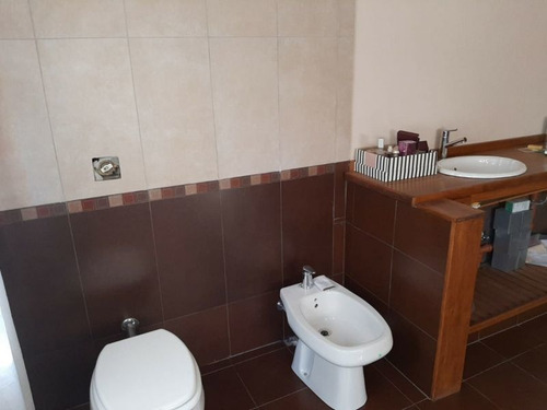 Imagen 11 de 17 de Ideal Hostel/hosteria 5 Dorm Vista Al Lago Jardin