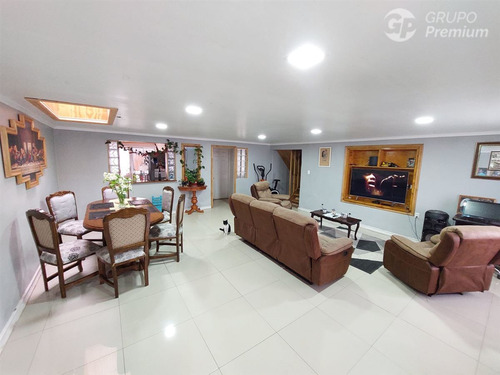 Casa De 2 Pisos En Venta De 4 Dorm 2 Baños En Calera