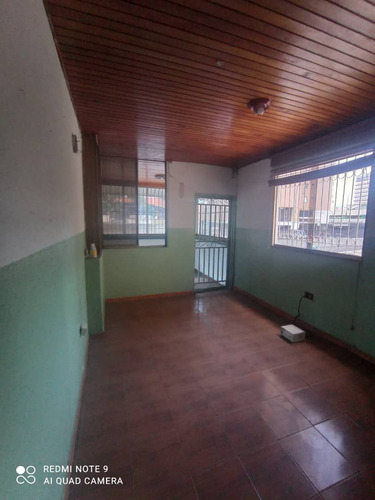Casa Residencial / Comercial, 3 Niveles .