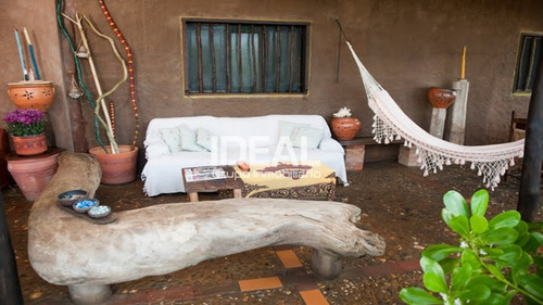Ideal Vende Hermosa Posada Operativa Ubicada En Playa Norte Chichiriviche Excelente Oportunidad.
