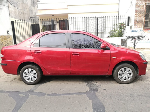 Toyota Etios Xs 1.5 6m/t Sedan 4 Puertas 2017