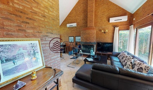 Hermosa Casa En Alquiler Anual. A Pasos Del Mar Y Muy Cerca De Playa Mansa.- Ref: 1330