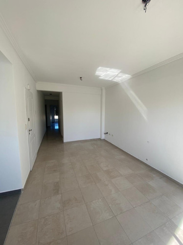 Imagen 4 de 16 de En Venta Depto 3 Amb C/ Cochera En Lanus Este (029)