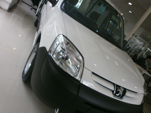 Imagen 16 de 25 de Peugeot Partner 2023 1.6 Furgon Confort