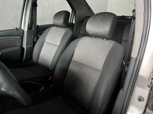 Renault Logan 1.6 Expression Hi-torque 4p