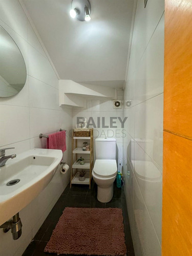 Casa En Venta De 5 Dorm. En Concón