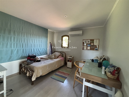 Casa Chilena, Parcela En Condominio. 5d+4b + Servici