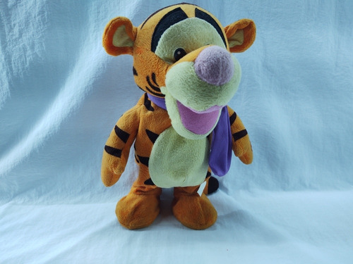 Muñeco De Peluche Tigger Con Música Navideña De 30 Cm 