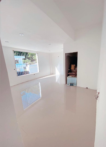 Imagen 4 de 15 de Venta De Casa Quinta, Sector Colinas De Pirineos. Adlz