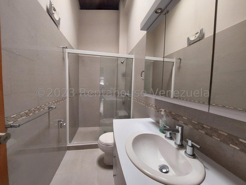 Casa En Venta En Alto Prado Caracas Remodelada Calle Cerrada Terraza