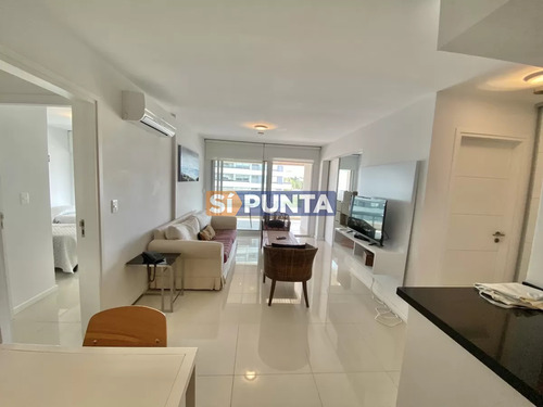 Venta De Apartamento De 2 Dormitorios Y Medio En Edificio Icon Brava Punta Del Este 