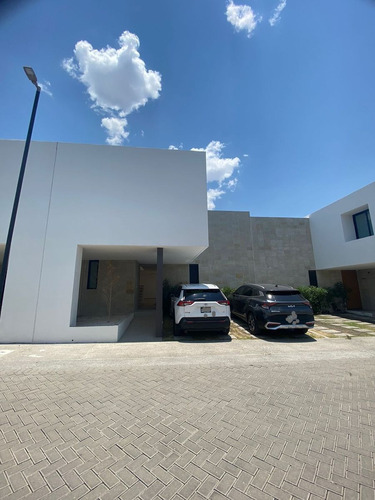 Casa En Venta En Altos De Juriquilla