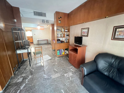 Casa  En Planta Alta Con Local Comercial