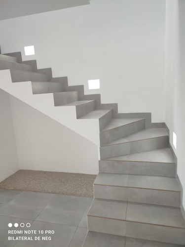 Hermosa Casa Minimalista . Tumbaco. Seguridad, Mucha Luz Natural, Conjunto Pisicina