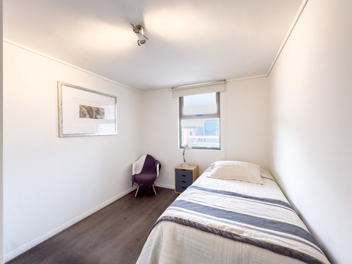 Piso Alto, 2 Dorms + Escritorio, Vista Y Full Amoblado