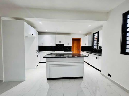 Exclusiva Casa Con Piscina Residencial Las Palmas La Roma