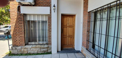 Gran Ph De 6 Ambientes Con Cochera Y Patio Con Parrilla-en Venta