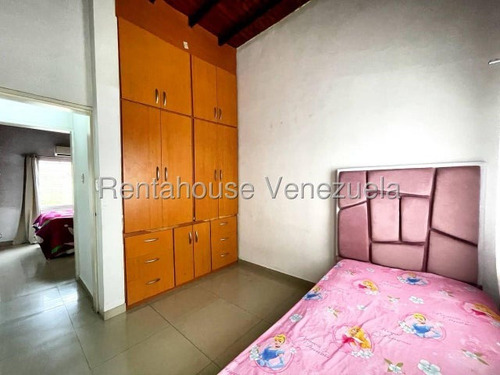 Gbf 25-21488 Uriel I Santiago Mariño Vendo Bello Townhouse Contactame Ya.