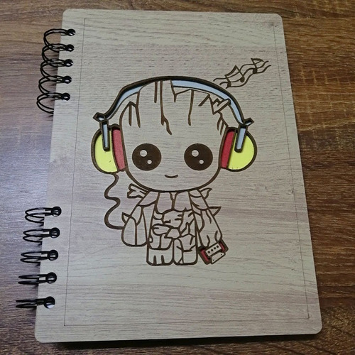 Cuaderno Hecho A Mano De Madera, Diseño Logo Mini Groot