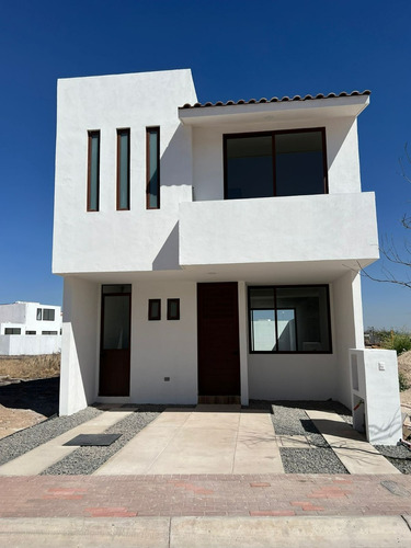 Se Vende Hermosa Casa En Fraccionamiento