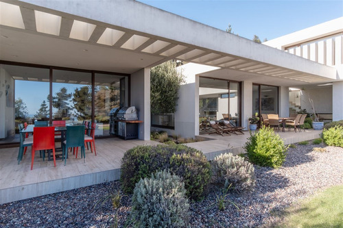 Moderna Casa En Condominio Cantagua Con Vista Al Mar