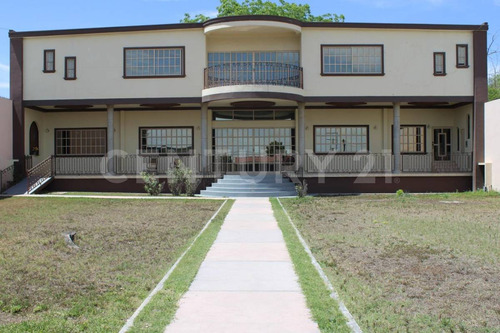 Casa En Venta En Colonia Emiliano Zapata, Salinas Victoria, Nuevo León