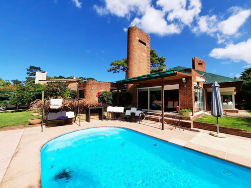 Hermosa Casa En Venta - Cantegril - Punta Del Este