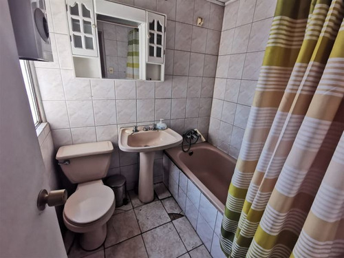 Casa En Venta De 5 Dorm. En La Florida