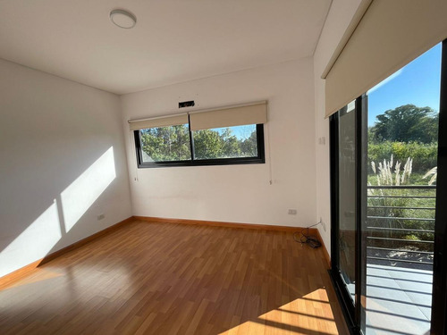 Imagen 25 de 30 de Duplex De 3 Ambientes Con Jardin Y Cochera