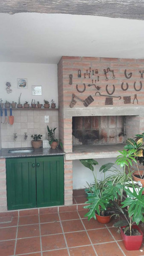 Casa En Venta - Barrio Juniors - 4 Dormitorios
