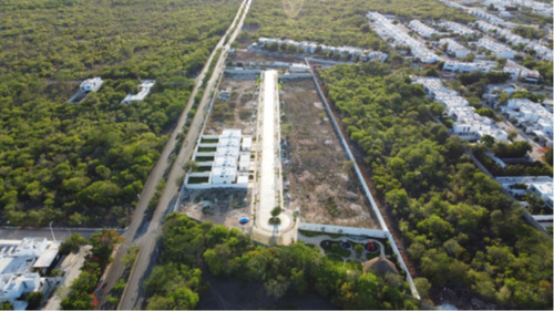Terreno En Venta En Fiora Residencial Cholul, Yuc. Rtv369