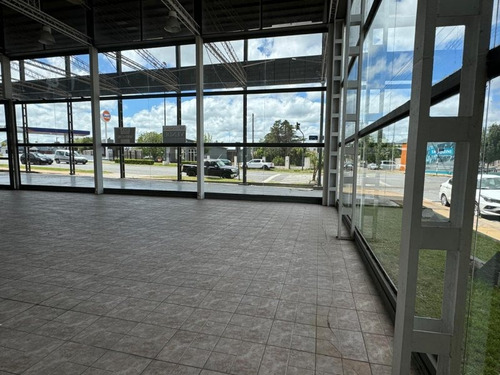 Excepcional Local En Venta Sobre Av. Espora