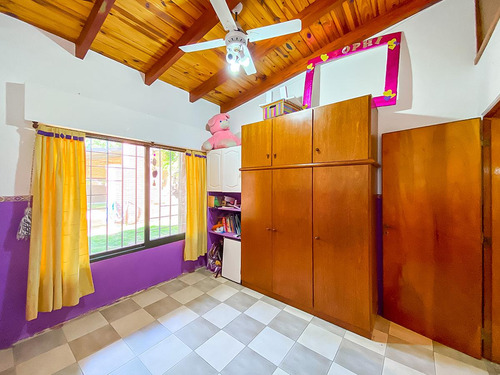 Casa De Tres Dormitorios En Venta En Capitan Bermudez Con Cochera Y Patio
