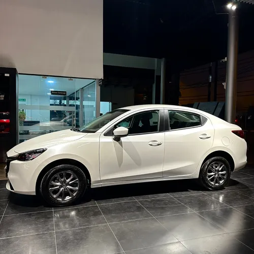 Mazda 2 Sedan Touring Automatico Paño Ipm 2025