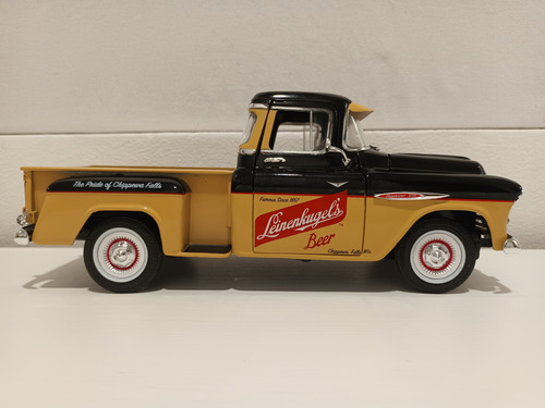 Auto World 1957 Chevy 3100 Stepside 1:18 Dorado Oscuro (Usado)