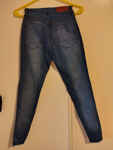 Jean Elastiz. Chupín T38 Chico, 56cm Cintura, 93cm Largo (Usado)