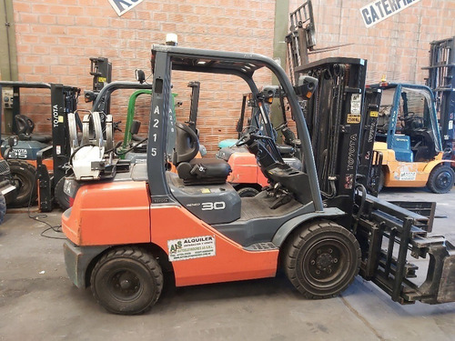Imagen 2 de 3 de Autoelevador Toyota 3000kg Torre Triple 4,5mts