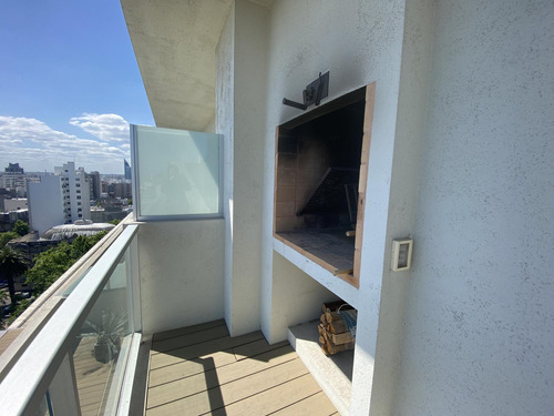 Venta Apartamento Equipado De 2  Dormitorios Y Terraza Con Parrillero. Centro Frente A Plaza Cagancha!