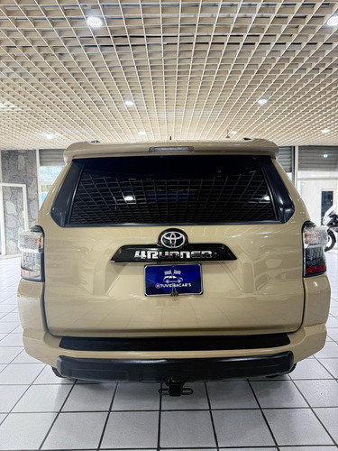 Toyota 4 Runner Version Trd Pro Color Beige