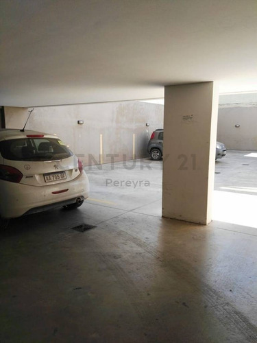 Imagen 8 de 9 de 12 Entre 45 Y 46 - Cochera En Venta - La Plata