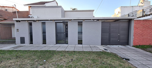 Casa  En Venta En Haedo, Morón, G.b.a. Zona Oeste