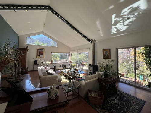 Casa En Venta De 5 Dorm. En Lo Barnechea