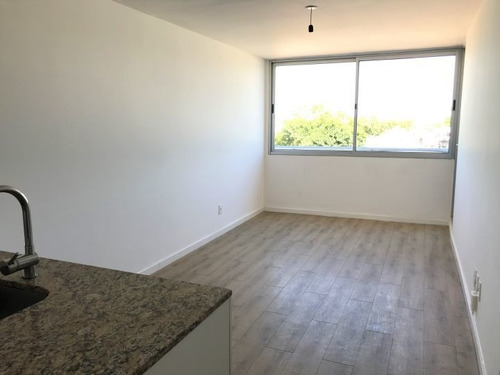 Imagen 3 de 7 de Venta Con Renta De 2 Dormitorios Y Garaje Tres Cruces