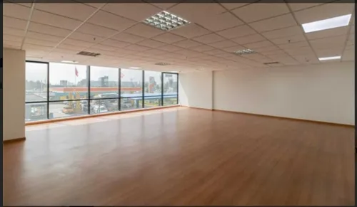 Oficina En Arriendo De 97m2, 2 Parqueaderos.. Cod V4927