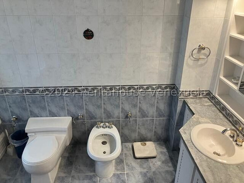 Porque Invertir En Este Apto. 1-está En Una De Las Urbanizaciones Más Céntrica Y De Mayor Demanda Y Segura De Caracas. 2- Edificio De Apenas 4 Pisos+ph 3- Comodo Y Ventilado Está En La Castellana
