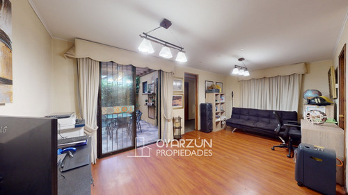 Casa Con Amplios Espacios, 5 Dormitorios, Terreno De 300 M2