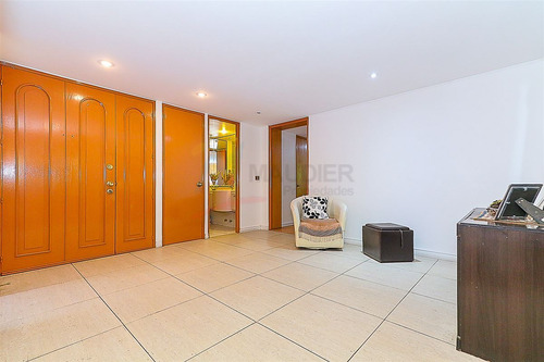 Departamento En Venta De 5 Dorm. En Providencia