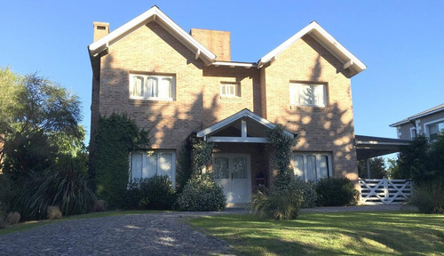 Imagen 1 de 30 de Casa En Gonnet Barrio San Facundo - Dacal Bienes Raices